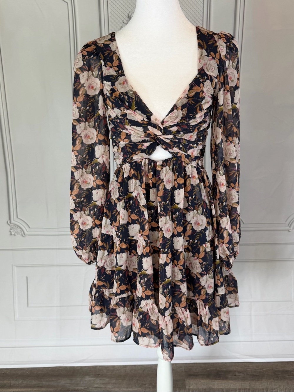 ASTR the Label Black Floral Cutout Mini Dress Sz S Long Sleeve Boho Fall Flowy